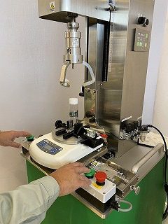 高精度なキャップ締めと簡単な品種切替を実現！<br>スタンド型サーボキャッパー<br>SC-1シリーズ