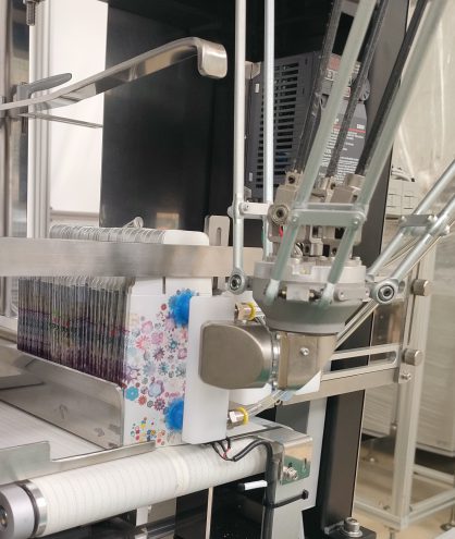 【モバイル省人化シリーズ】ワンタッチカートン底折り作業の人手削減！<br>CSR-4